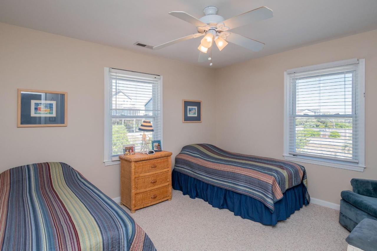 Katie Lou'S Place By Oak Island Accommodations Caswell Beach Exterior photo