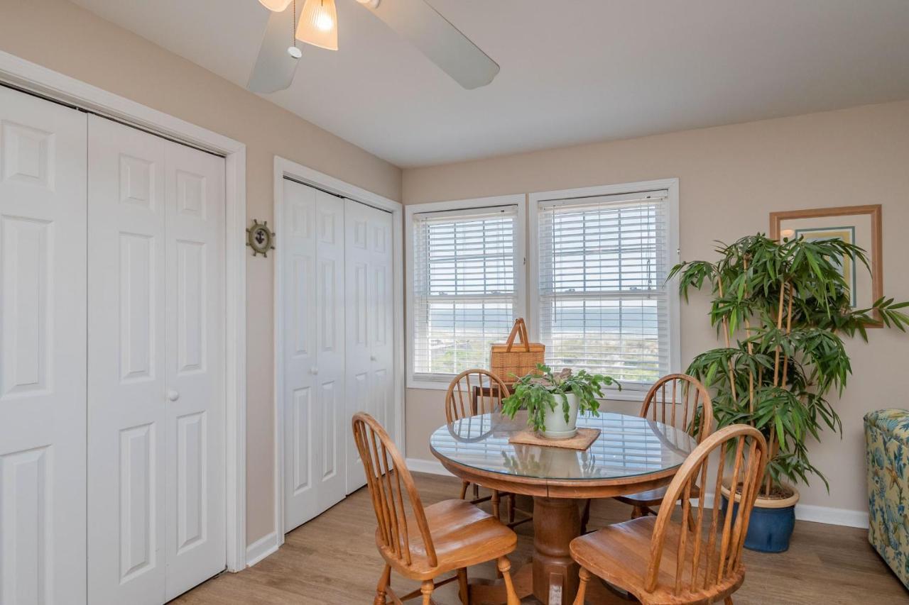 Katie Lou'S Place By Oak Island Accommodations Caswell Beach Exterior photo
