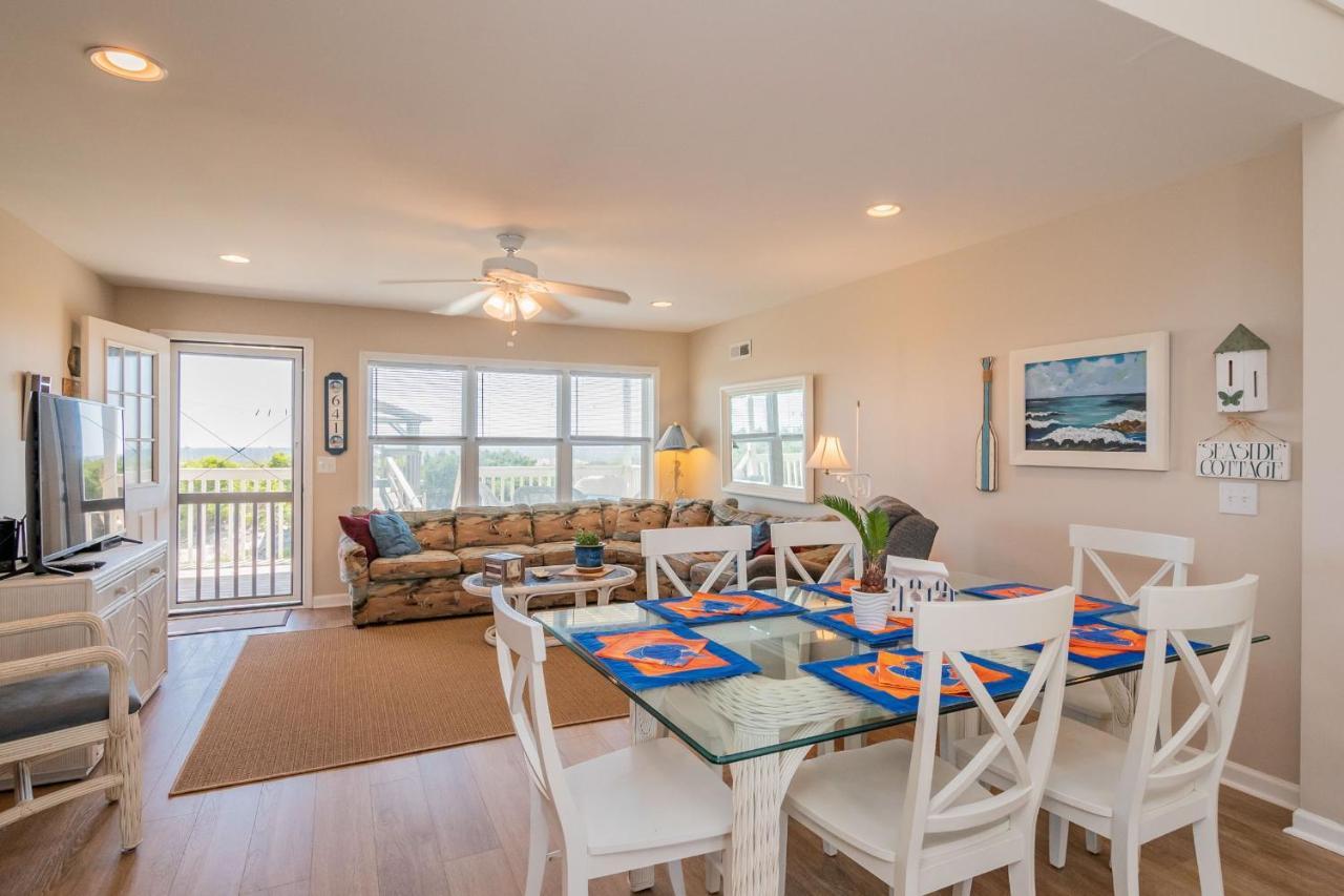 Katie Lou'S Place By Oak Island Accommodations Caswell Beach Exterior photo