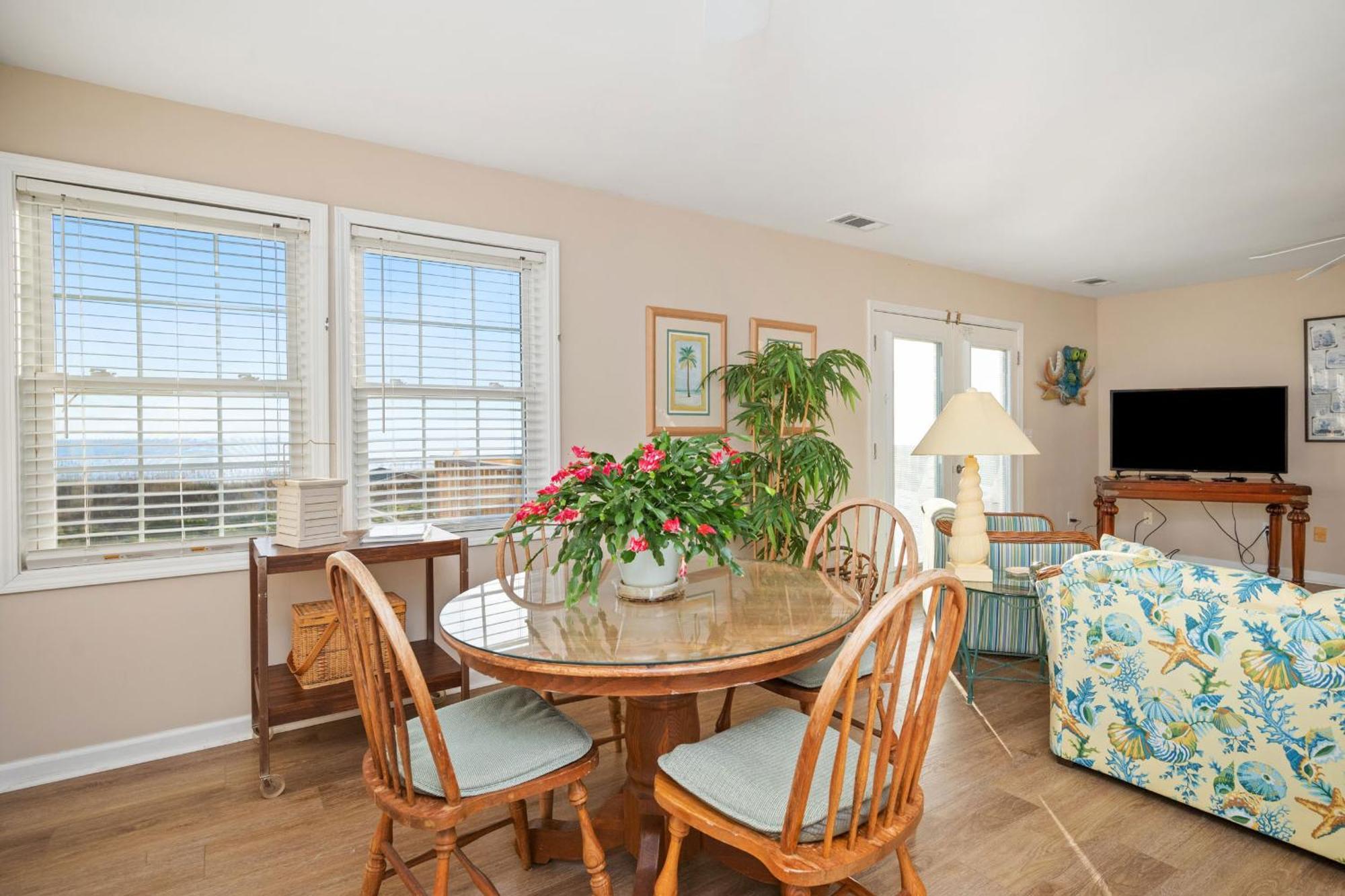 Katie Lou'S Place By Oak Island Accommodations Caswell Beach Exterior photo